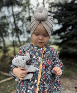 Jesienny turban donut welur pastelowy beżowy