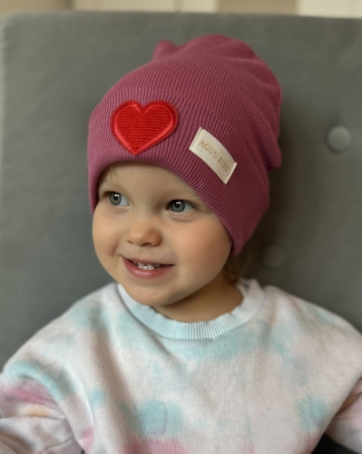 Czapka z sercem prążek dla dziewczynki wrzosowy róż