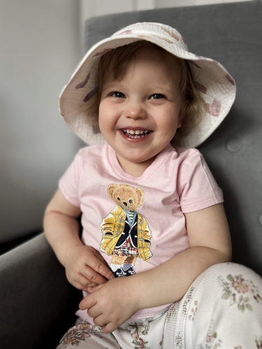 Kapelusz z muślinu kolorowe serca dla dziewczynki