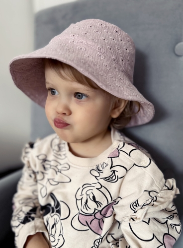 Elegancki kapelusz z muślinu haftowanego brudny róż