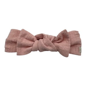 Muślinowa opaska w kolorze pastelowego różu na lato