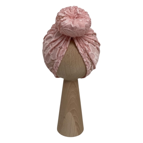 Turban z koronki w kolorze jasnego różu