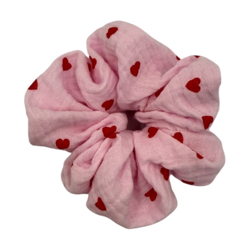 Muślinowa gumka do włosów serduszka na różu