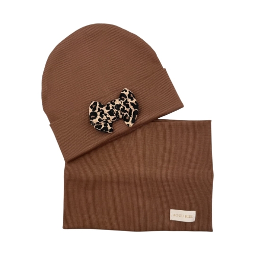 Czekoladowy zestaw z motywem panterki czapka + komin