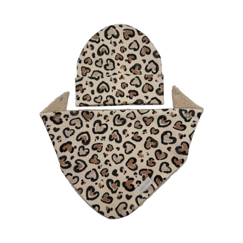 Wyjątkowy zestaw czapka + chusta panterkowe serduszka na beżu