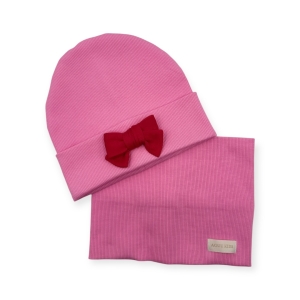 Czapka różowa z czerwoną kokardą dla dziewczynki