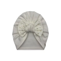 Czapka turban dla dziewczynki z kokardą i perełkami – elegancka czapka dziecięca kremowa