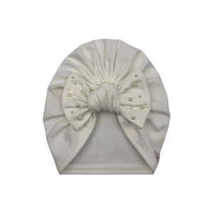 Czapka turban dla dziewczynki z kokardą i perełkami – elegancka czapka dziecięca kremowa