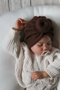 Czekoladowy turban na jesień sweterek 