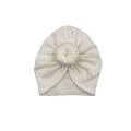 Śmietankowy turban sweterek na jesienne dni