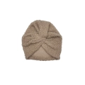 Turban twist z efektownym skrętem beżowy