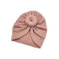 Sweterkowa czapka turban w kolorze brudny róż ozdobny donut