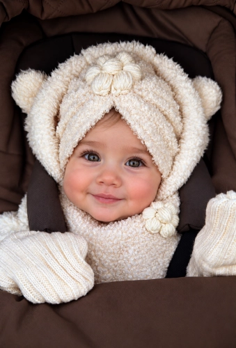 Zimowy zestaw turban kwiat + chusta ecru babygirl. wykonany z miękkiej dzianiny "owieczka" doda uroku każdej stylizacji.