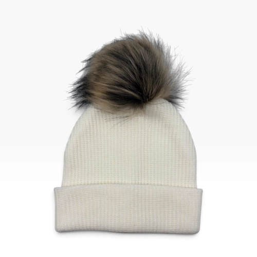 Śmietankowa czapka sweterkowa z puszystym pomponem