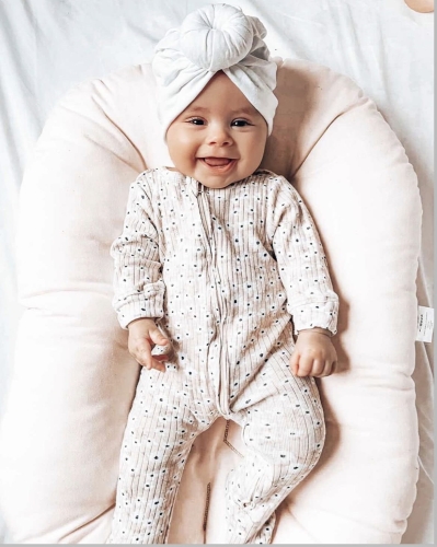 Stylowy turban donut biały