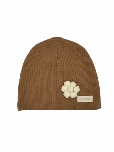 Jesienna czapka z kwiatkiem w kolorze cappuccino